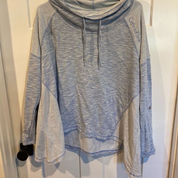 Calvin Klein light blue with white sweater XL. - Picture 2 of 3